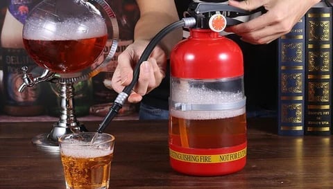 🥳2026 HOT SALE🥳💞50K+ SOLD!🎁🧯 50% OFF! Fire Extinguisher Decanter – Novel design, food‑safe material. Tight stopper keeps beverages fresh. A unique gift for beer lovers &amp; collectors. 🍻🕊️